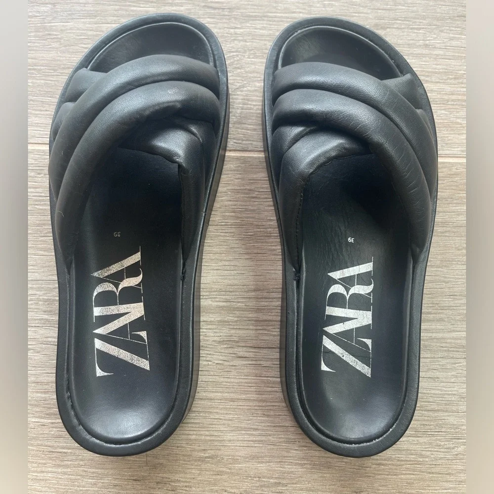 Zara slides - Picture 6 of 6